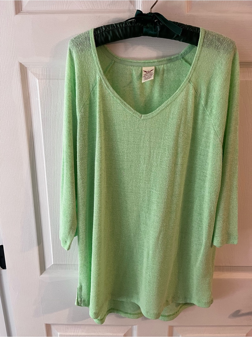 Faded Glory Mint Green V-Neck Lightweight 3/4 Sleeve Pullover
